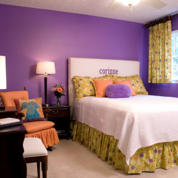modern-purple-bedroom-decor-with-chaise-nightstand